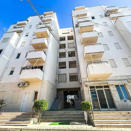 2 Bedroom Albion 1115 Apartment *
