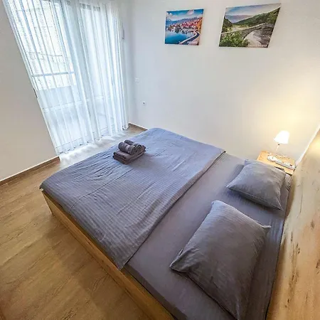 Apartment 2 Bedroom Albion 1115 *