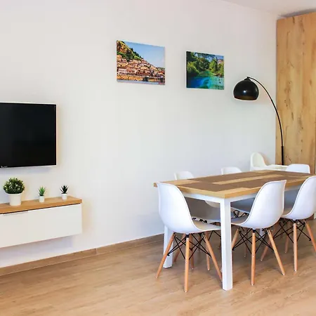 2 Bedroom Albion 1115 *