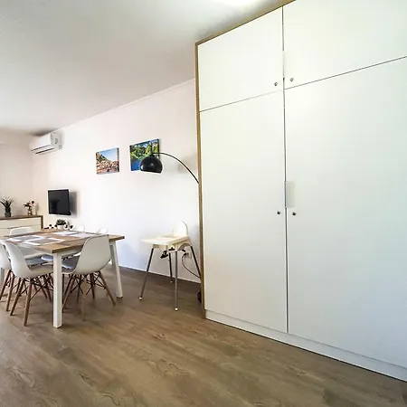 2 Bedroom Albion 1115 Apartment